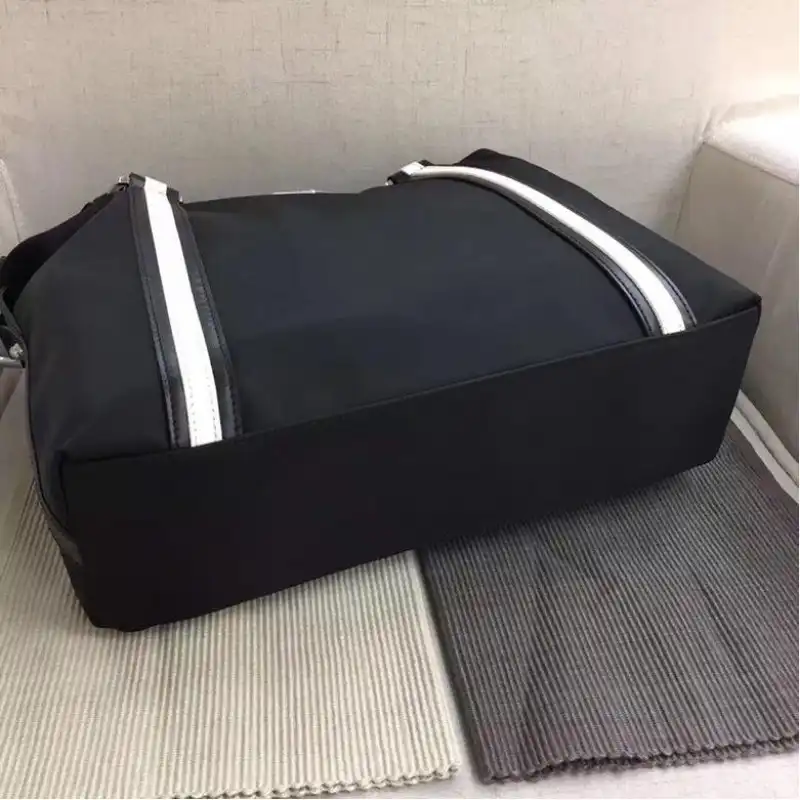 Pra*a bags 1917m0094