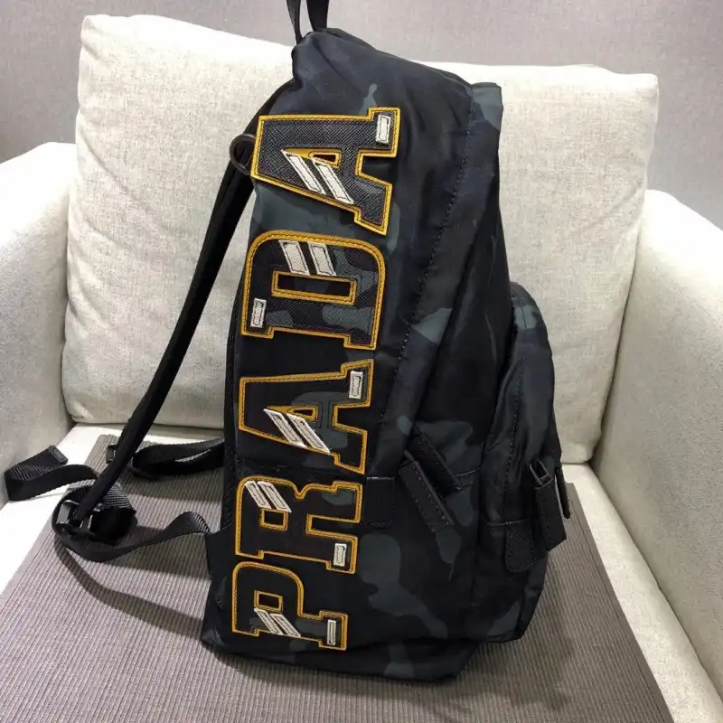 Pra*a bags 1917m0099