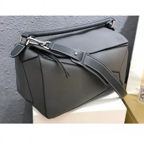 L0ew* s bag 19yan0004