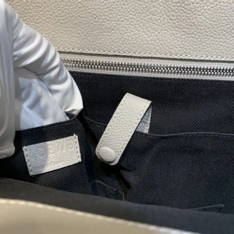 L0ew* s bag 19yan0006