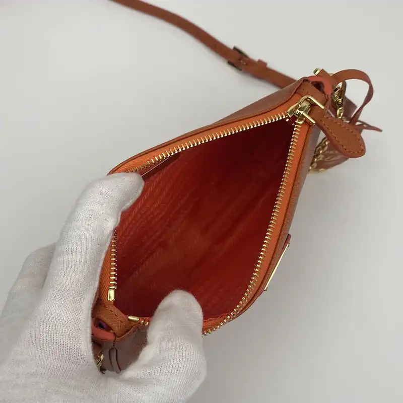 Pra*a bags 208b570131