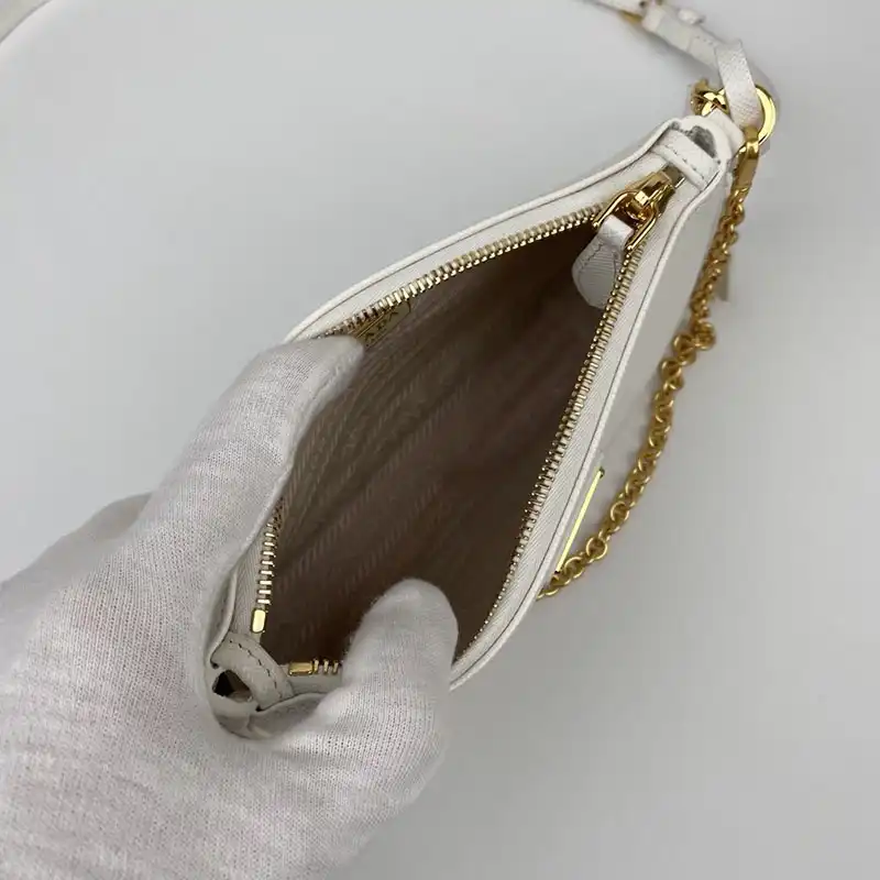 Pra*a bags 208b570134