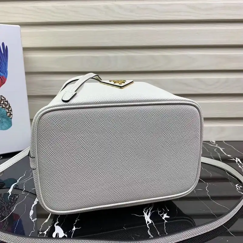 Pra*a bags 20b570134