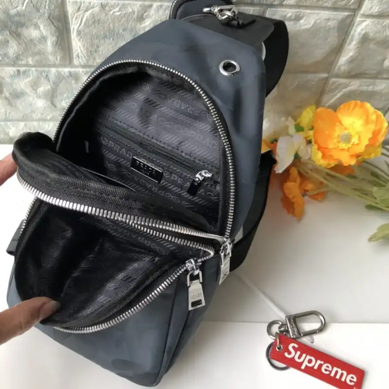 Pra*a bags 2107ya0033