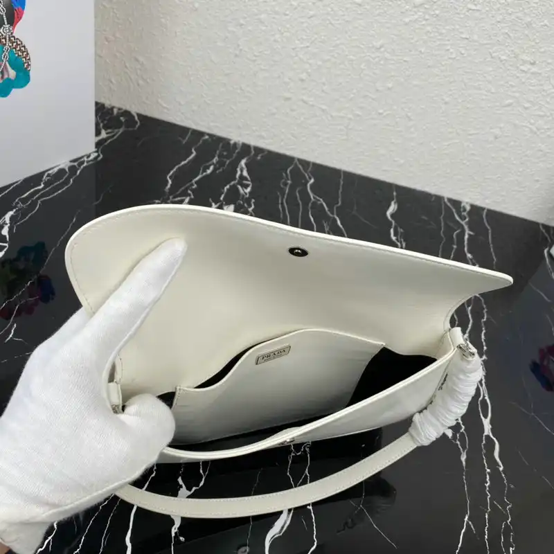 Pra*a bag 2109ya0136