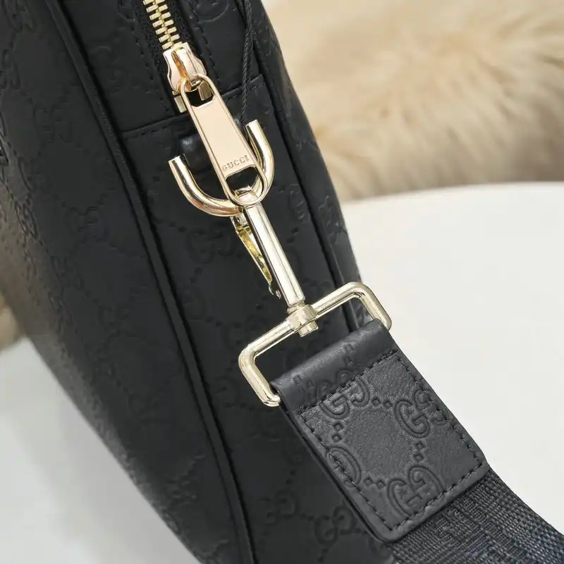 G*u*i s bags 2110yz0011