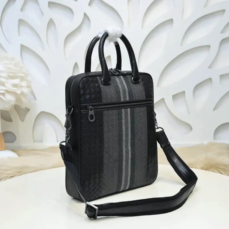 bo*te*ga Ve*ne*ta bags 2111yz0012