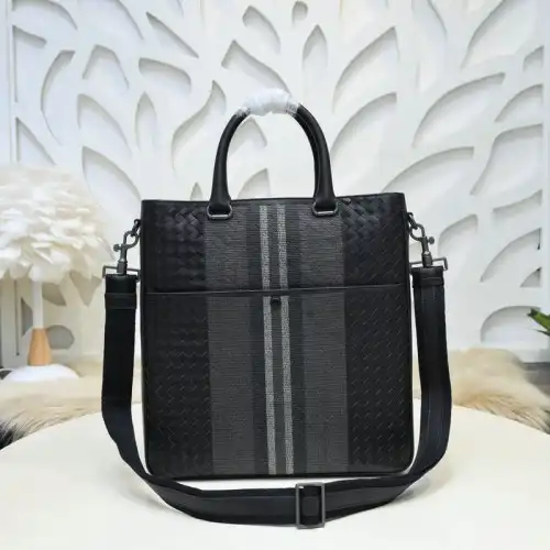 bo*te*ga Ve*ne*ta bags 2111yz0013