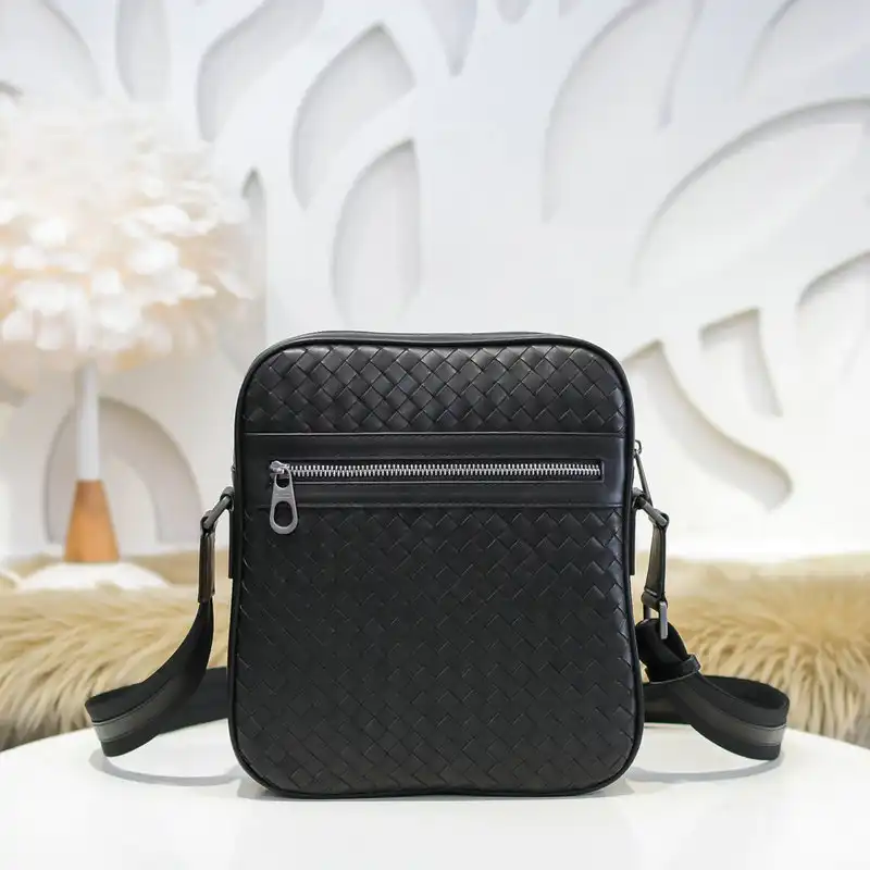 bo*te*ga Ve*ne*ta bags 2111yz0018