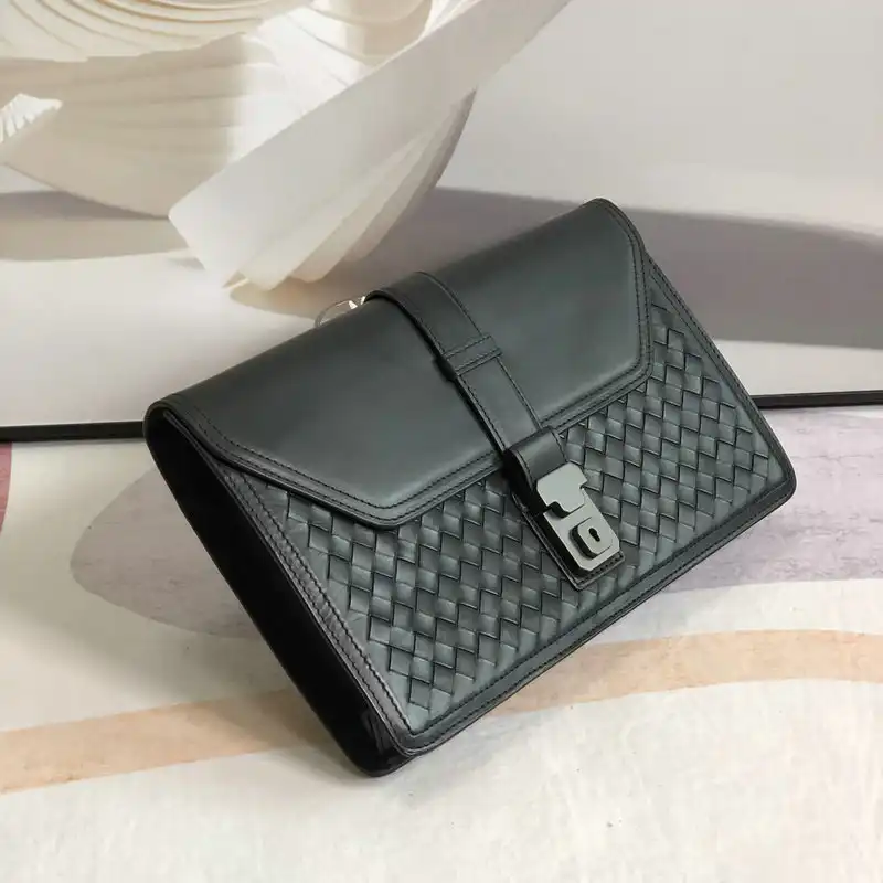 bo*te*ga Ve*ne*ta bags 2111yz0090