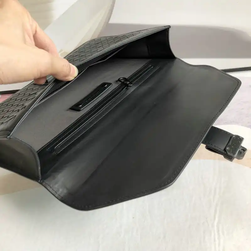 bo*te*ga Ve*ne*ta bags 2111yz0090