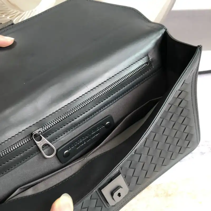 bo*te*ga Ve*ne*ta bags 2111yz0090