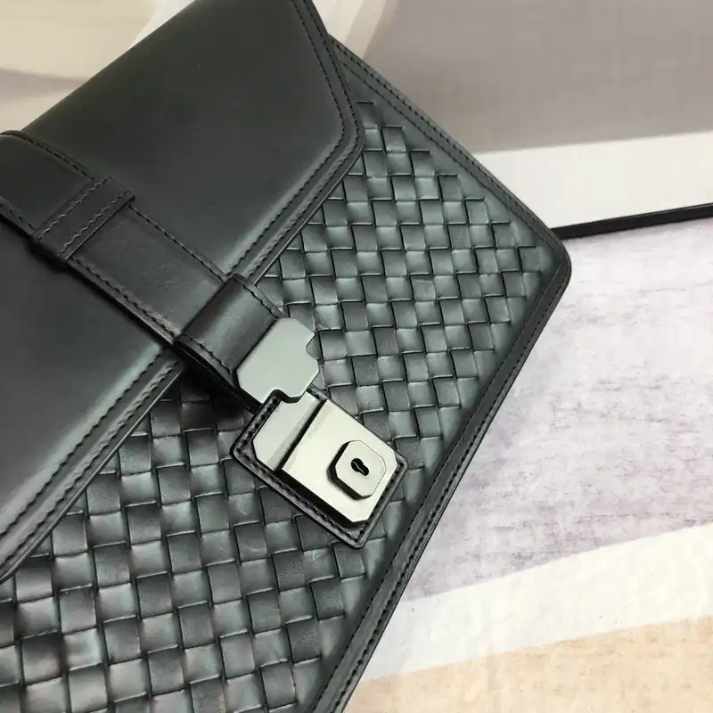 bo*te*ga Ve*ne*ta bags 2111yz0090