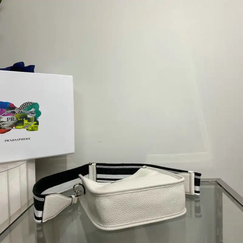 Pra*a bag 2205ya0046