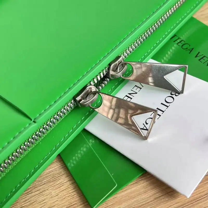 bo*te*ga Ve*ne*ta bag 2209sf0027