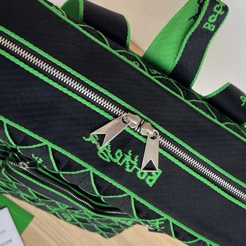 bo*te*ga Ve*ne*ta bag 2211sf0013