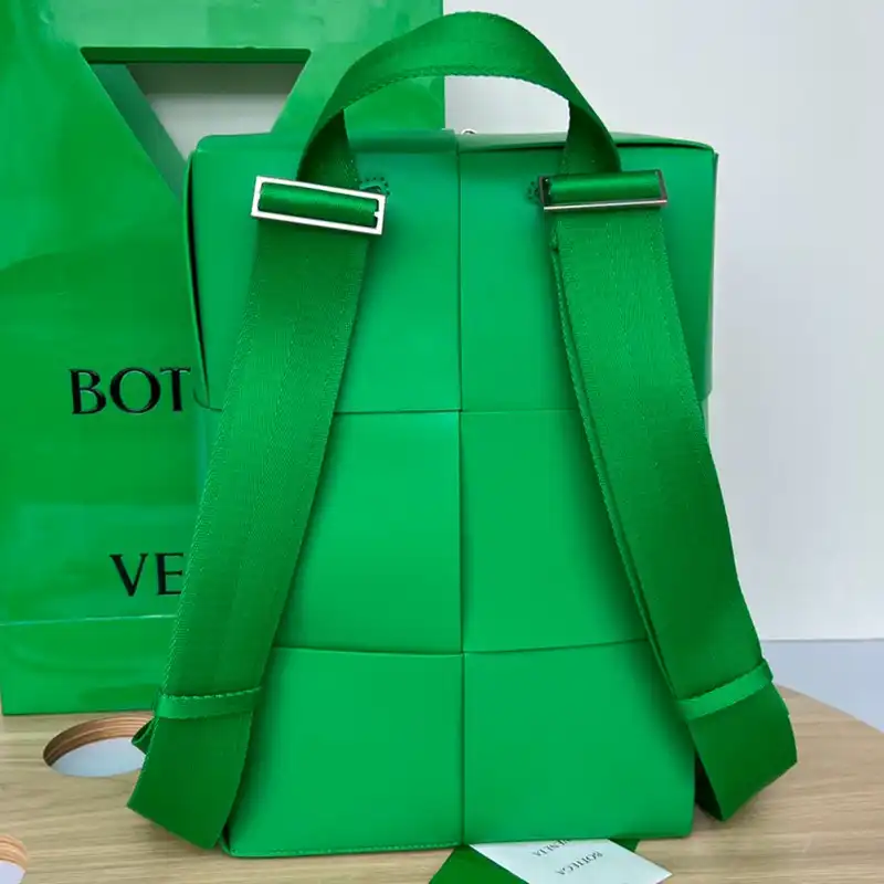 bo*te*ga Ve*ne*ta bag 2211sf0014