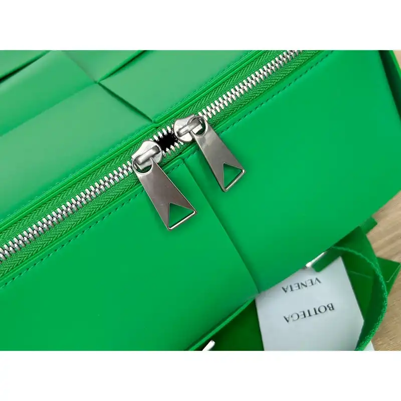 bo*te*ga Ve*ne*ta bag 2211sf0014