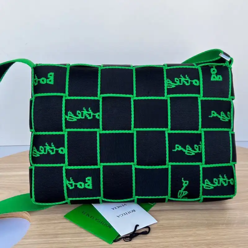 bo*te*ga Ve*ne*ta bag 2211sf0108