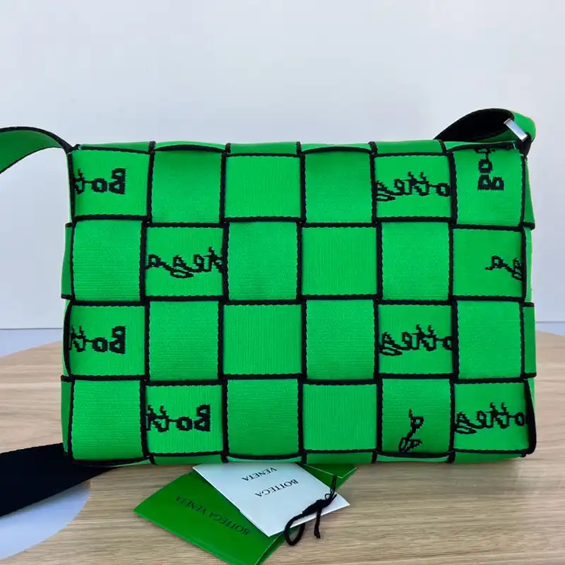 bo*te*ga Ve*ne*ta bag 2211sf0109