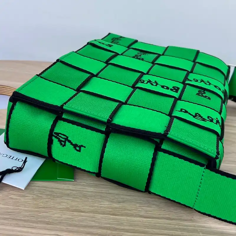 bo*te*ga Ve*ne*ta bag 2211sf0109