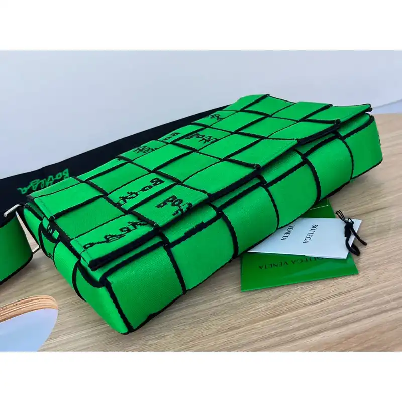 bo*te*ga Ve*ne*ta bag 2211sf0109