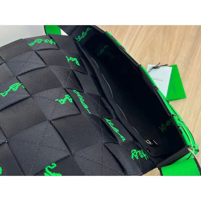 bo*te*ga Ve*ne*ta bag 2211sf0109