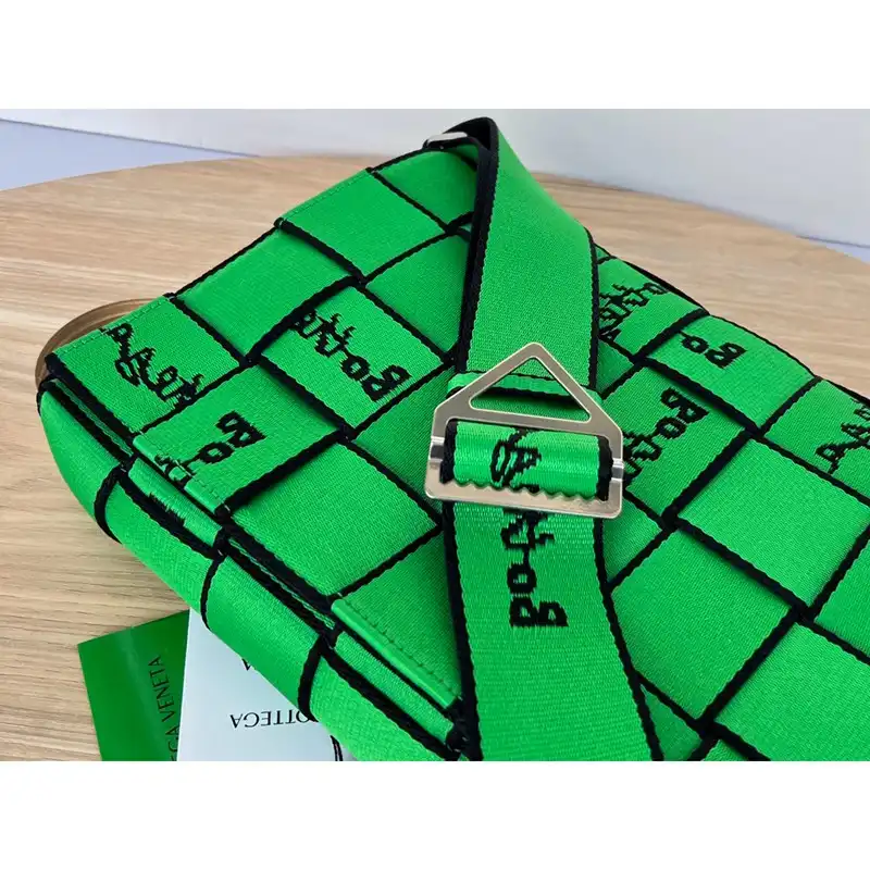 bo*te*ga Ve*ne*ta bag 2211sf0109