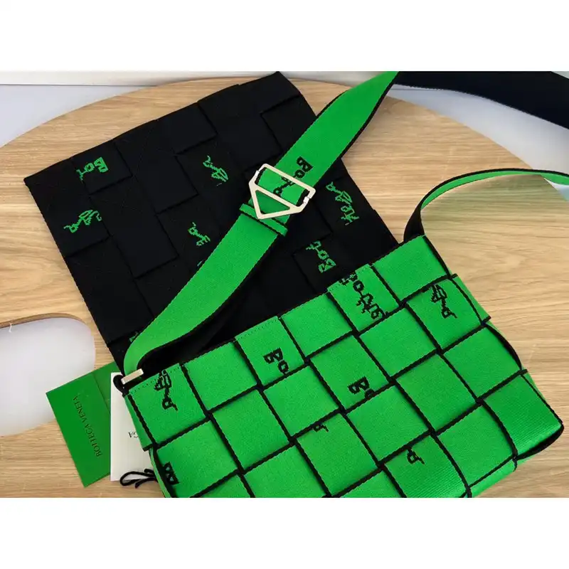 bo*te*ga Ve*ne*ta bag 2211sf0109