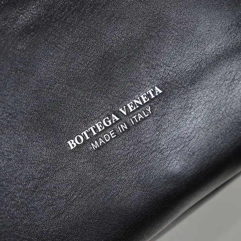 bo*te*ga Ve*ne*ta bag 2212yz0047