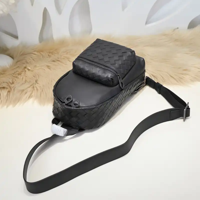 bo*te*ga Ve*ne*ta bag 2212yz0050