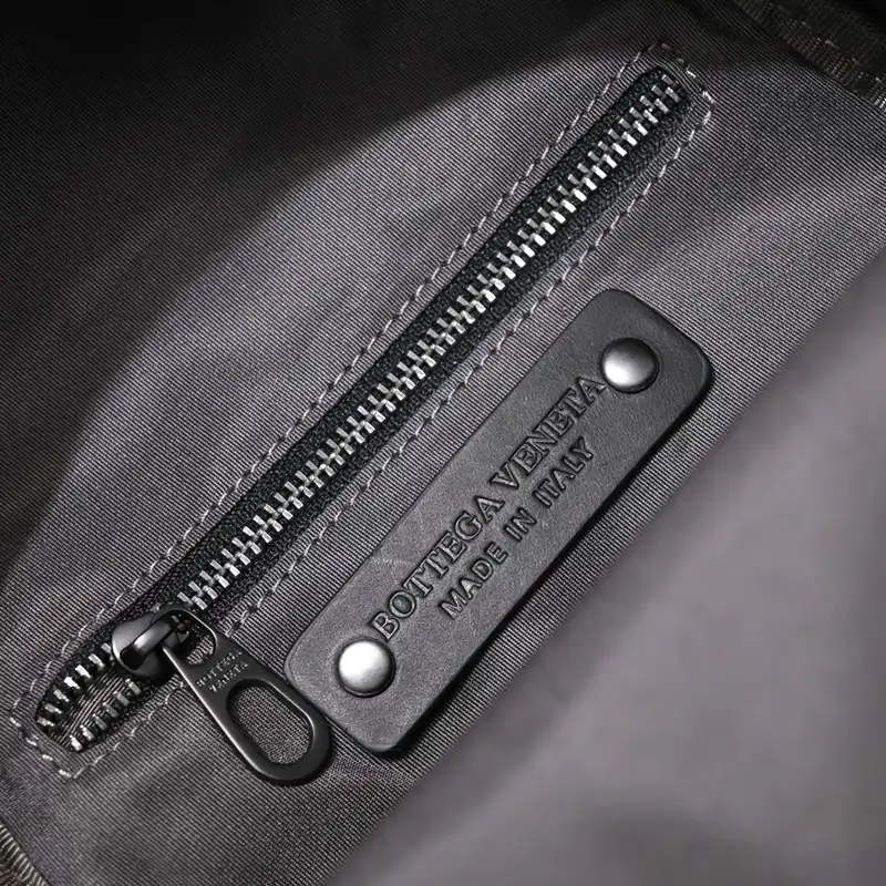 bo*te*ga Ve*ne*ta bag 2212yz0050