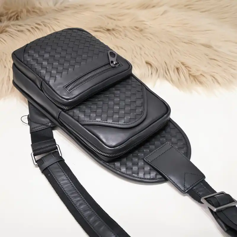 bo*te*ga Ve*ne*ta bag 2212yz0051