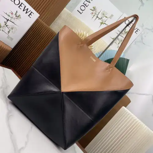 L0ew* bags 2312ya0016