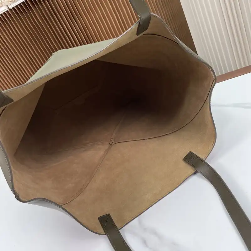 L0ew* bags 2312ya0017