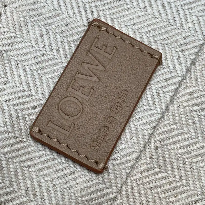 L0ew* bags 2312ya0021