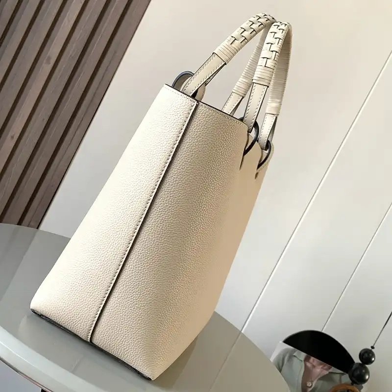 L0ew* bags 2401ya0159