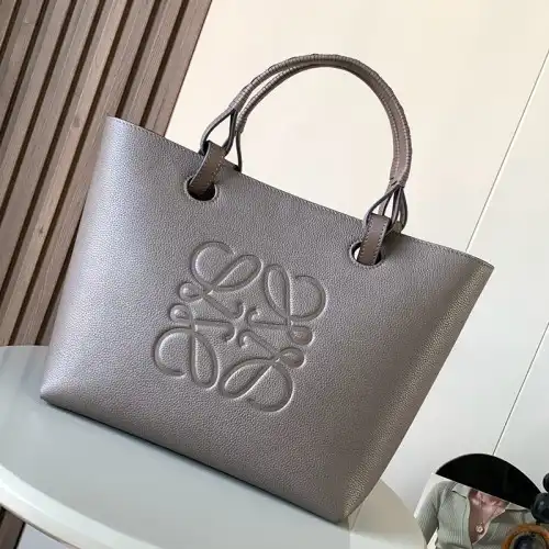 L0ew* bags 2401ya0160