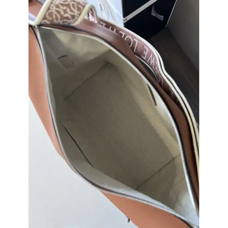 L0ew* bags 2404ya0081