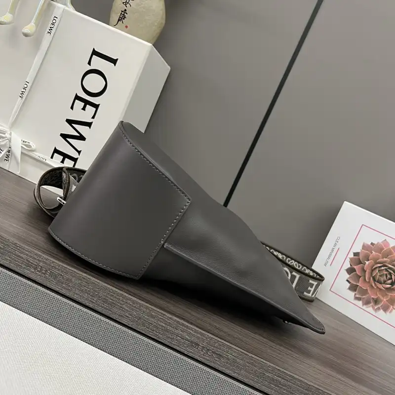 L0ew* bags 2404ya0083