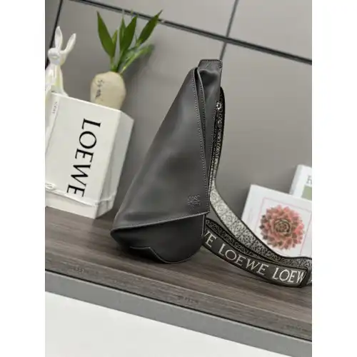 L0ew* bags 2404ya0083