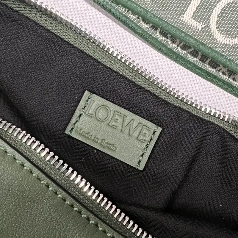 L0ew* bags 2404ya0084