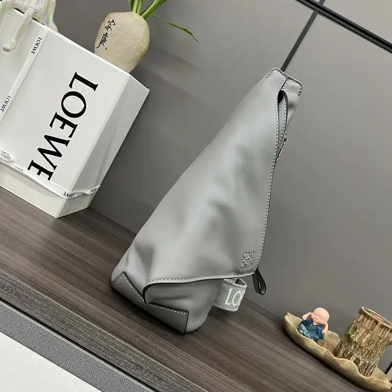 L0ew* bags 2404ya0086