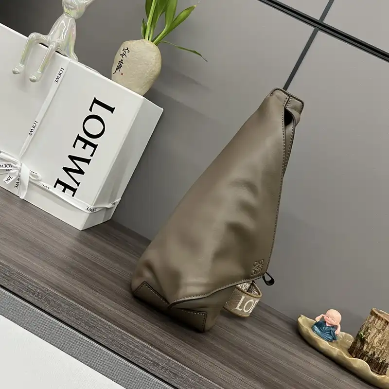 L0ew* bags 2404ya0087