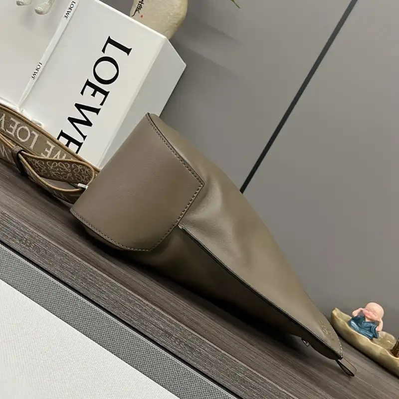 L0ew* bags 2404ya0087