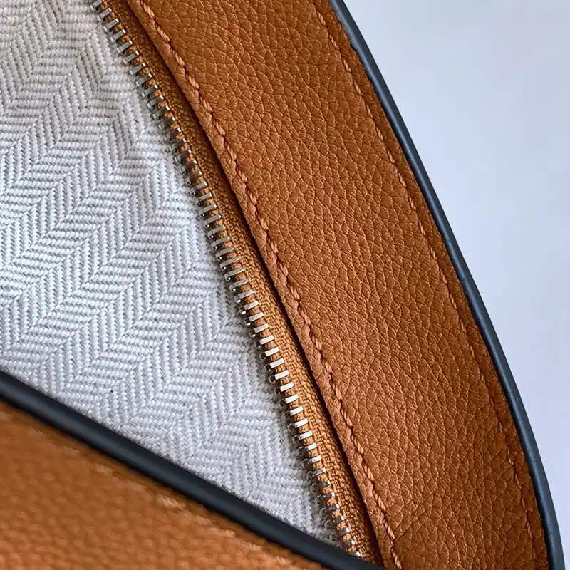 L0ew* bags 2404ya0094