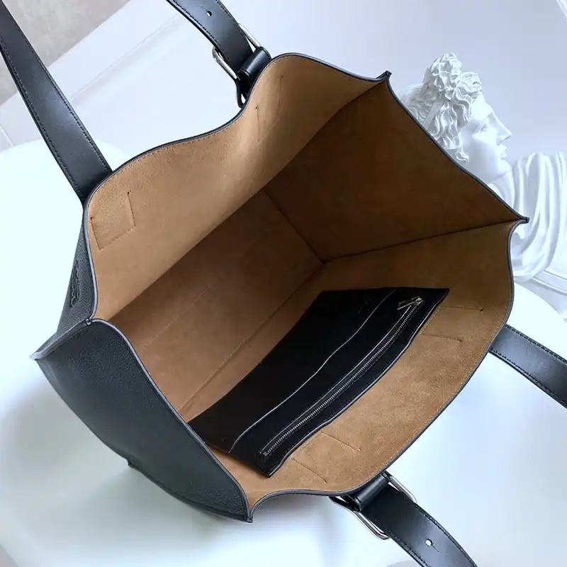 L0ew* bags 2404ya0116