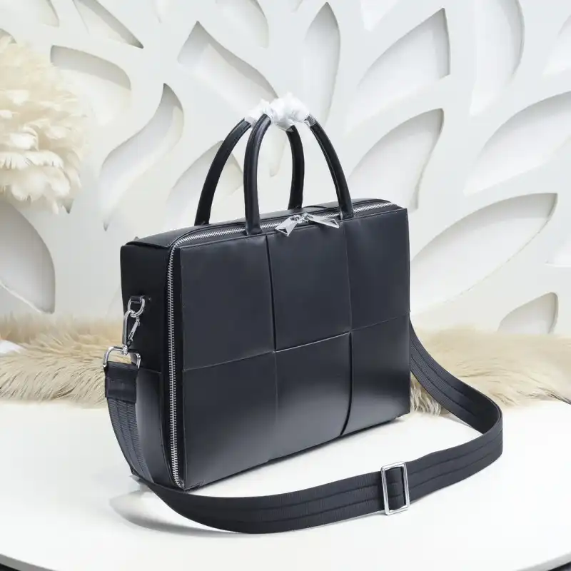 bo*te*ga Ve*ne*ta bags 2406ya0001