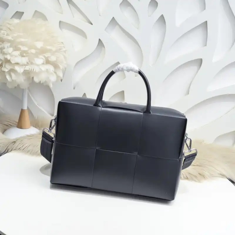 bo*te*ga Ve*ne*ta bags 2406ya0001