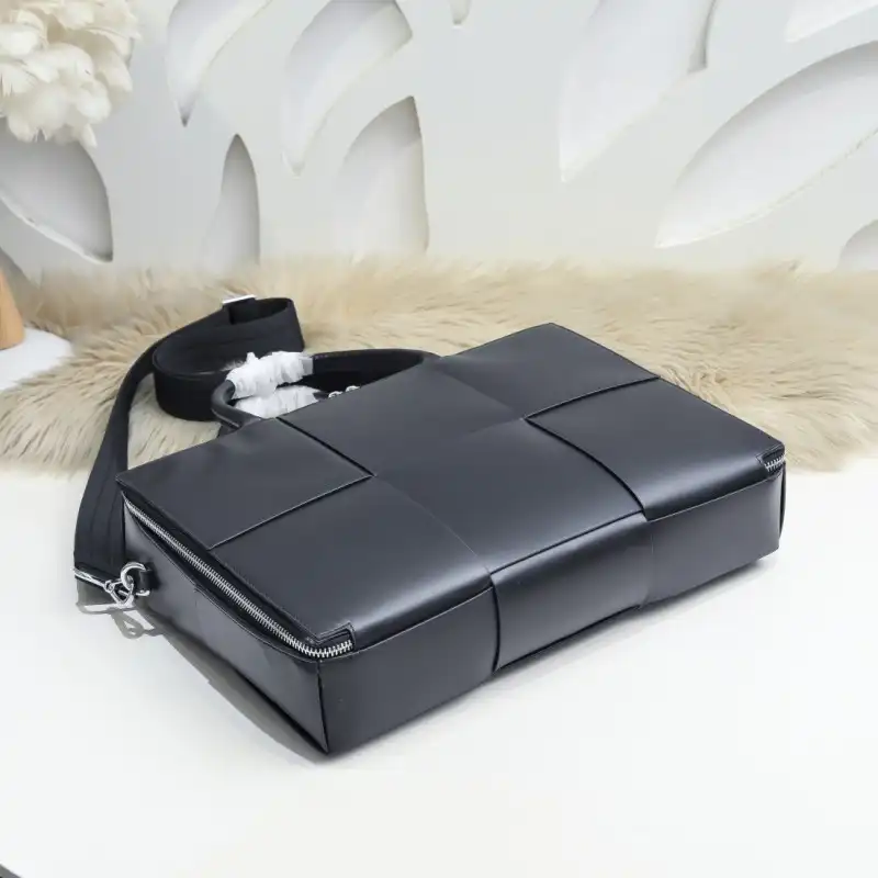 bo*te*ga Ve*ne*ta bags 2406ya0001